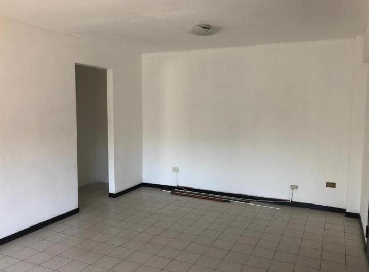 Oportunidad - Dto. 2 Ambientes con Cochera - Centro de Moron - 2