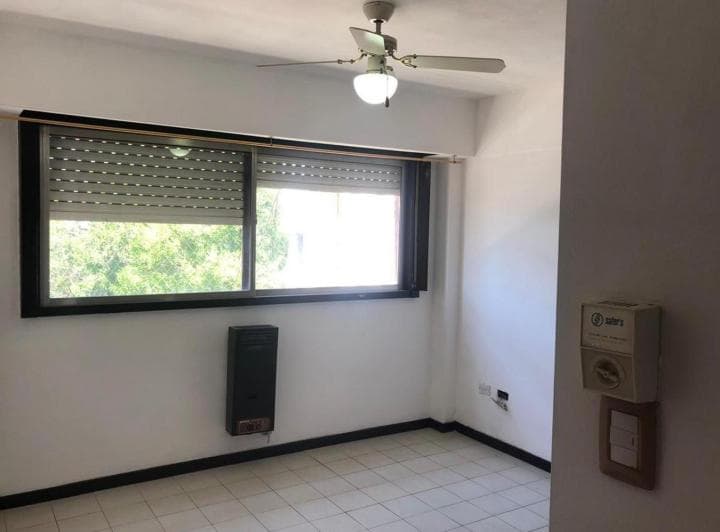 Oportunidad - Dto. 2 Ambientes con Cochera - Centro de Moron - 5