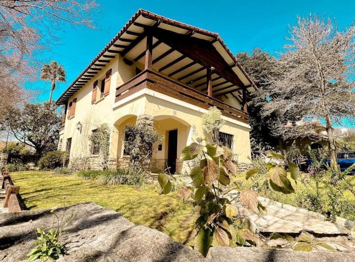 Importante | Chalet | en Barrio Los Troncos - 2