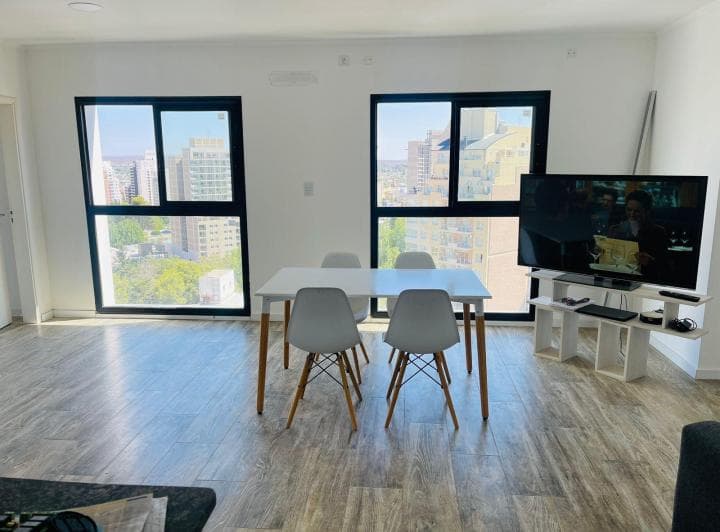 Venta Departamento 2 Dorm. Amplios (1 Suite) Piso 12 y Cochera Centro Alto Neuquen - 2