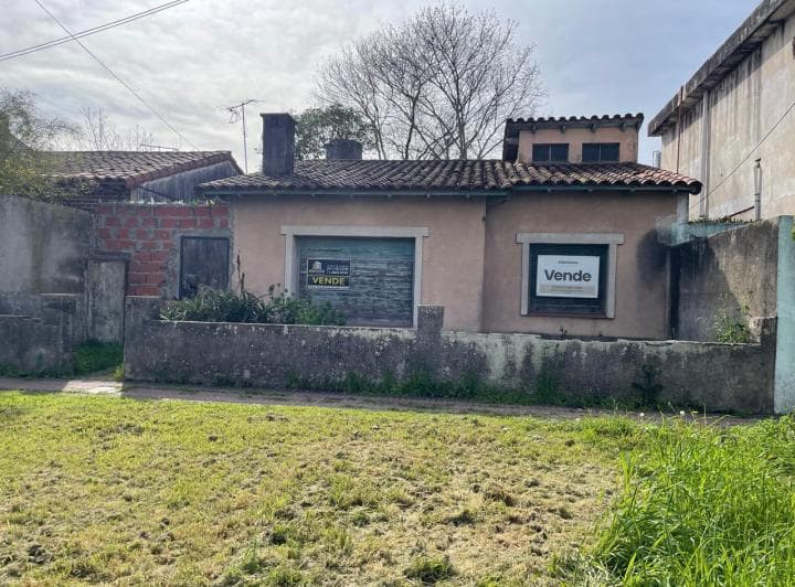 Venta Casa a Refaccionar en Longchamps - 2