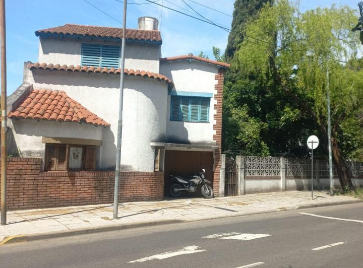 Apto Credito Bancario Chalet 4 Amb. con Garage y Parque a Reciclar - 2