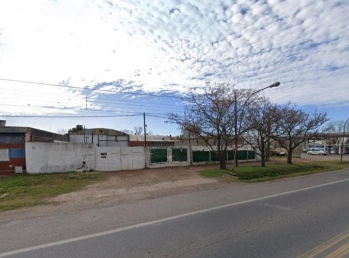 Galpón + Dos Lotes - 5