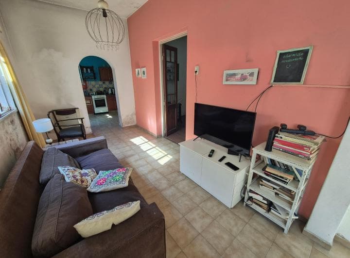 Casa Muy Bien Ubicada, Desarrollada Sobre Lote de 8,66 X 35. - 5