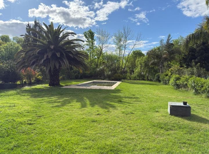 Casa Sobre Hermoso Parque con Piscina - 3