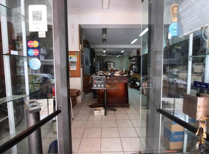Venta Local Sobre Calle 58 a m Av 7, La Plata - 4