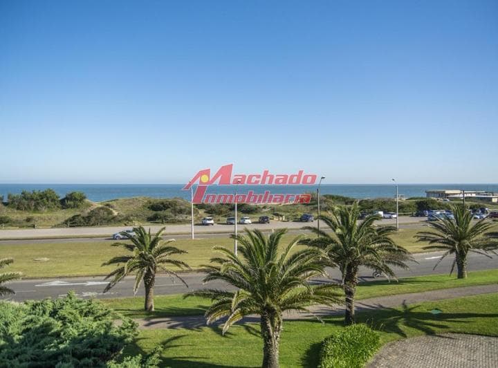 Departamento en Edificio Esturión, Frente Al Mar, 3 Dorm. en Venta - 2