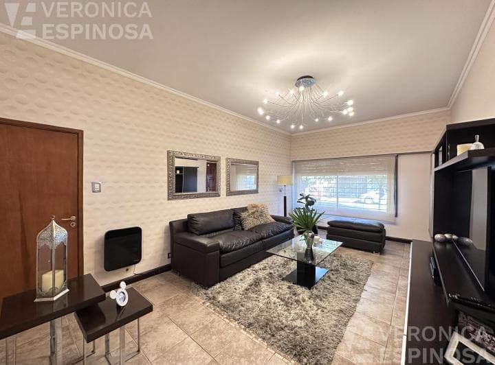 Casa de Cuatro Ambientes en Venta, Moron - 4