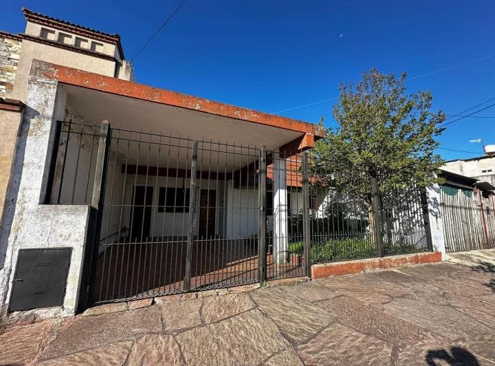 Venta Casa 3 Ambientes Garage Quincho Patio Jardín Lanús Oeste Lanus - 2