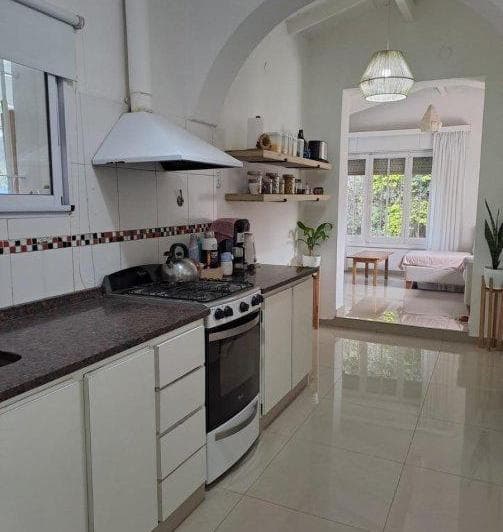 Apta Credito Casa Reciclada a Nuevo con Estilo y Amplio Terreno Libre - 3