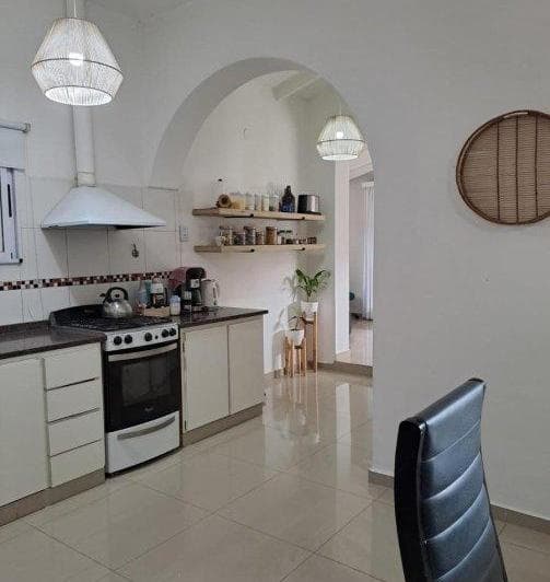 Apta Credito Casa Reciclada a Nuevo con Estilo y Amplio Terreno Libre - 4