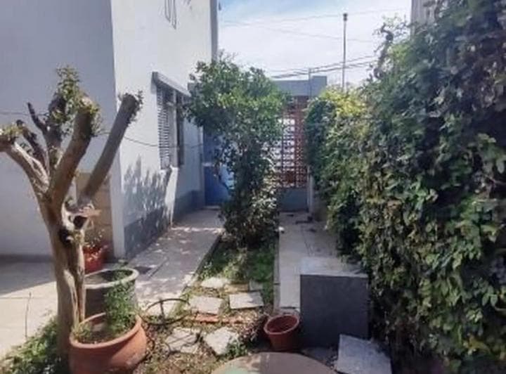 Casa y Terreno en L, Doble Ingreso | Av Eva Peron - 3
