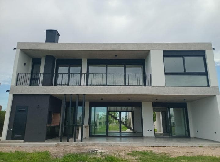 Casa en Venta El Naudir 3 Dorm. - Lavadero y Dependencia - a La Laguna con Pileta y Parrilla - 5