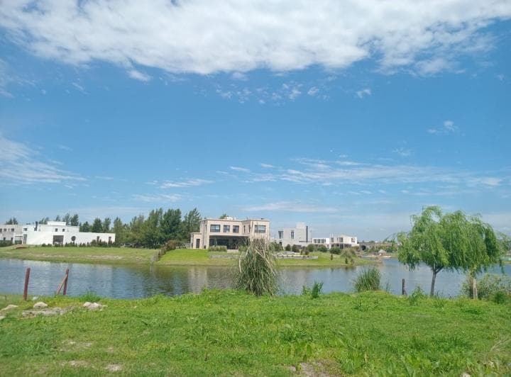 Casa en Venta El Naudir 3 Dorm. - Lavadero y Dependencia - a La Laguna con Pileta y Parrilla - 3