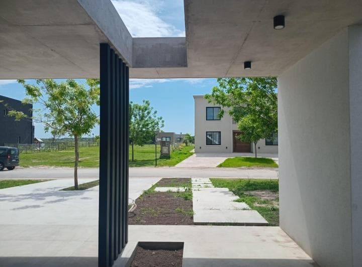 Casa en Venta El Naudir 3 Dorm. - Lavadero y Dependencia - a La Laguna con Pileta y Parrilla - 2