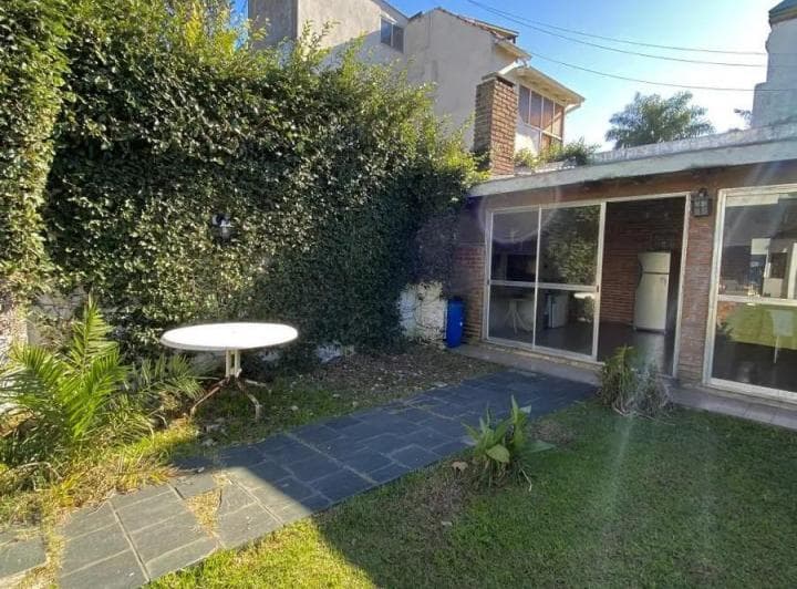 Casa 9 Ambientes con Parque y Piscina - 2
