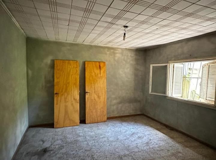 Venta Casa a Refaccionar Terreno Mercedes Permuta - 4