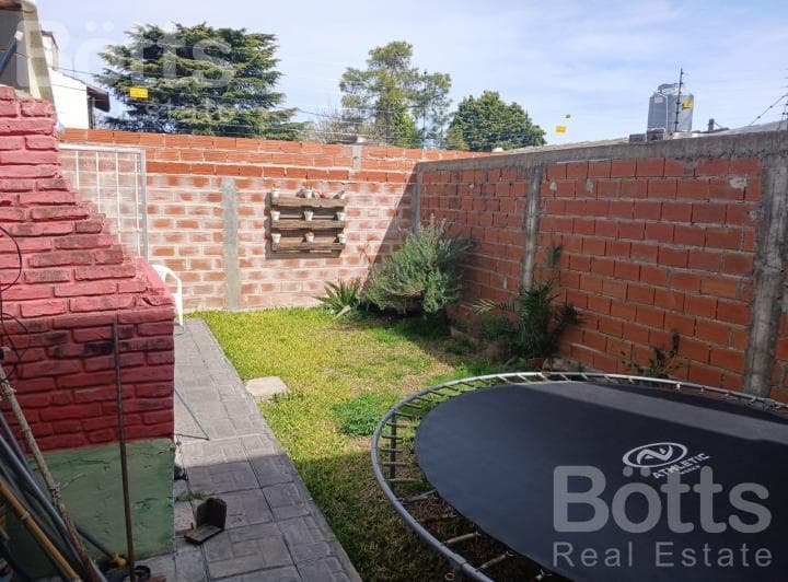 Casa 90 m² Sobre Lote Propio de 200 m². 3 Amb, con Cochera y Jardinde. Berazategui Centro - 3