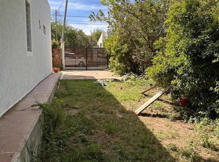Venta de Casa en Mendiolaza - 2 Dorm, Pileta y Quincho - 5