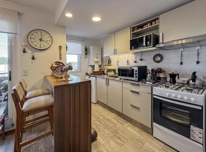 Departamento de 2 Dorm. con 2 Baños de Oportunidad en Abasto - 5