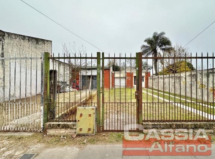 Lote de Terreno con Construcción (Deposito Mas Vivienda) Sobre 540 m², Excelente Ubicación - 3