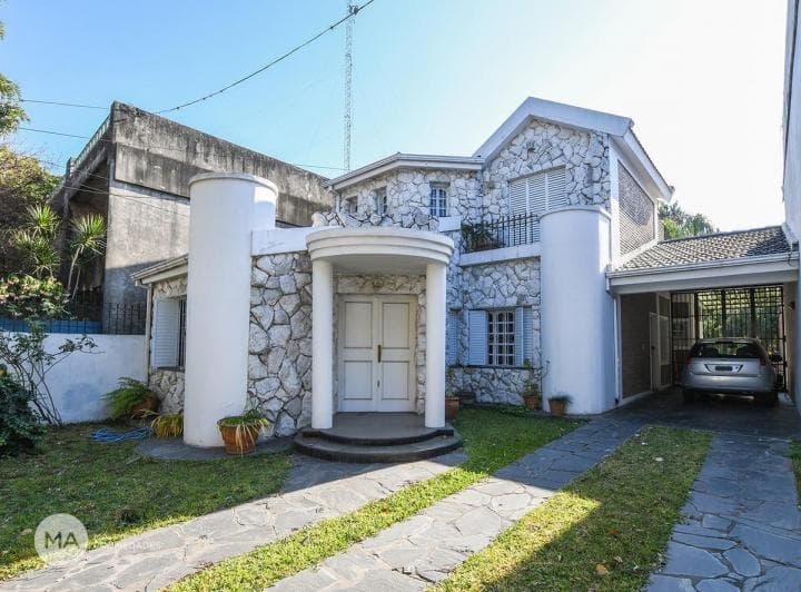 Casa 3 Dorm. Jardín y Pileta - Saavedra 2300 - Barrio Cura Rosario | Venta - 4