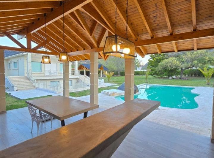 Oportunidad Única! Casa de Ensueño con Piscina en Valle Grande, San Rafael - 3