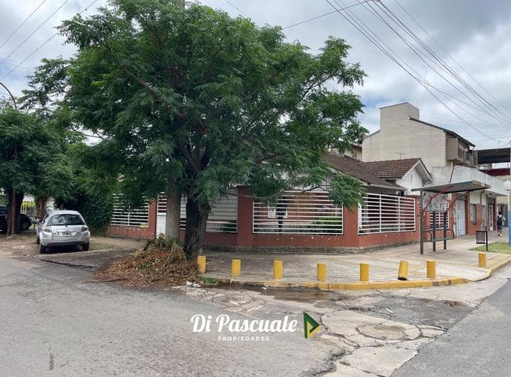 Venta Apto Crédito Hipotecario Chalet 3 Dorm., Patio, Galería y Quincho - Paso del Rey Sur - 3