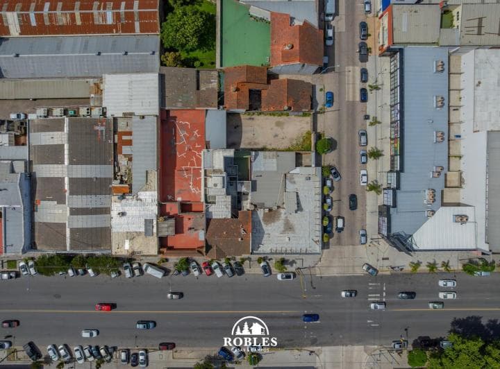 Importante Propiedad Comercial Sobre Av Luro - 3