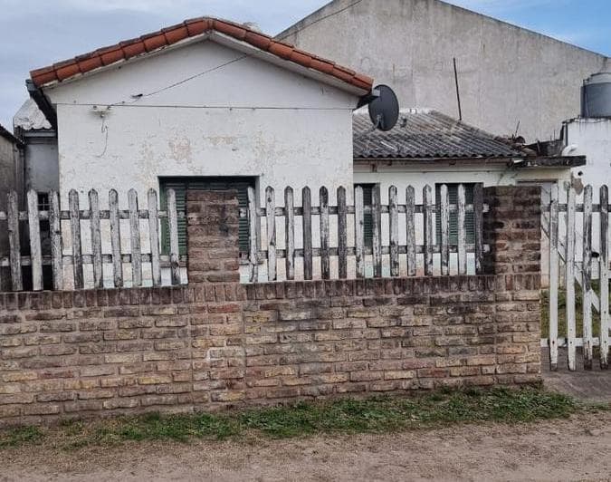 Casa en Longchamps con Escritura Para Vivienda o Uso Comercial Apto Credito. Rebajada! - 2