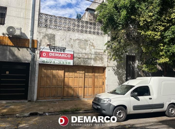 Casa Ex Municipal con Cochera Doble, Sobre Lote Propio - 2
