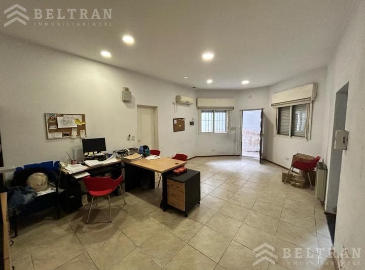 Casa Interna de 2 Dorm. con Local a La Calle - 2