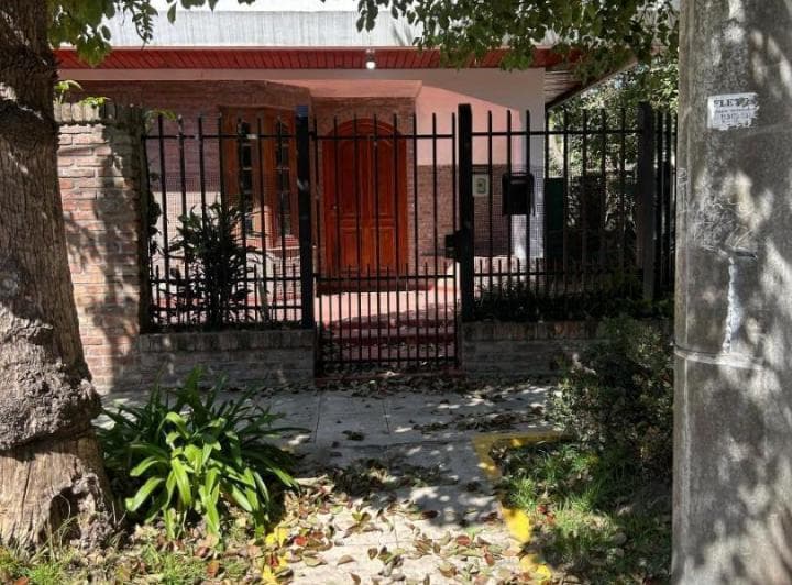 PH Tipo Casa en Esquina con Local – Oportuniad en San Isidro - 2