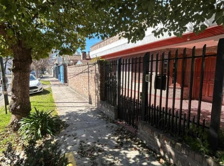 PH Tipo Casa en Esquina con Local – Oportuniad en San Isidro - 5