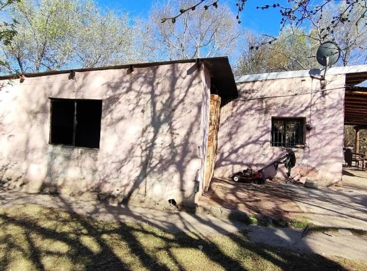 Se Vende Propiedad con Vivienda, Galpones y Caballerizas en Zona Sur de Cordoba Capital - 4