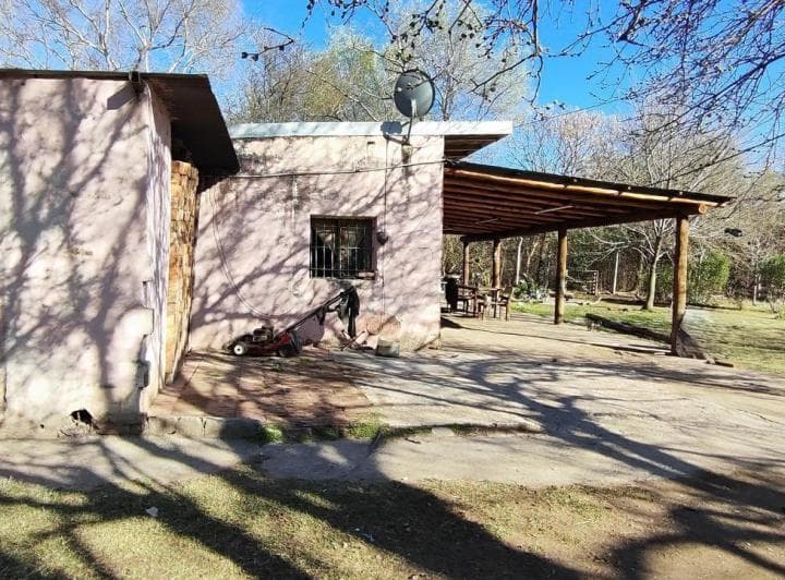 Se Vende Propiedad con Vivienda, Galpones y Caballerizas en Zona Sur de Cordoba Capital - 5