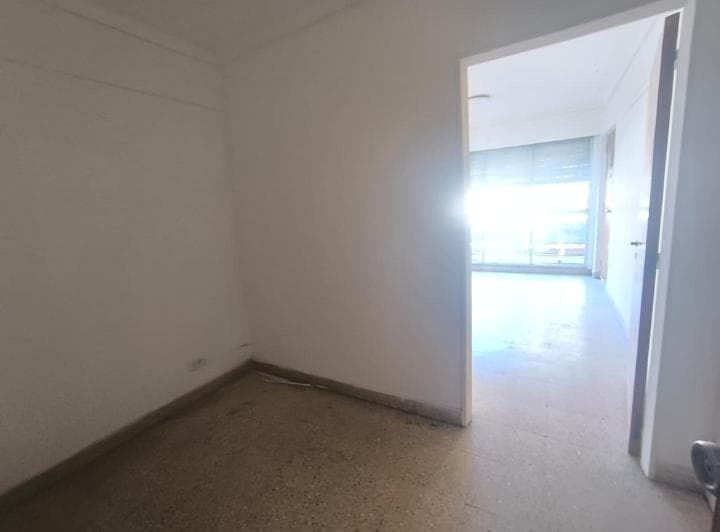 Venta | 2 Oficinas a La Calle – Zona Profesional - 2