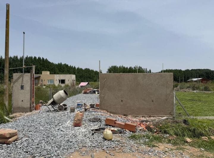 Venta Lote en Gardey con Parrilla + Pileta de 9 X 3,50 - 5