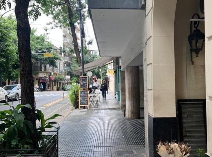Elegante Local en Recoleta - Sobre Calle Transitada en Edificio Francés - 3