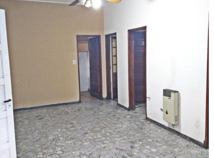 Tipo Casa con Garage, a m. de Av R. de Escalada! - 2