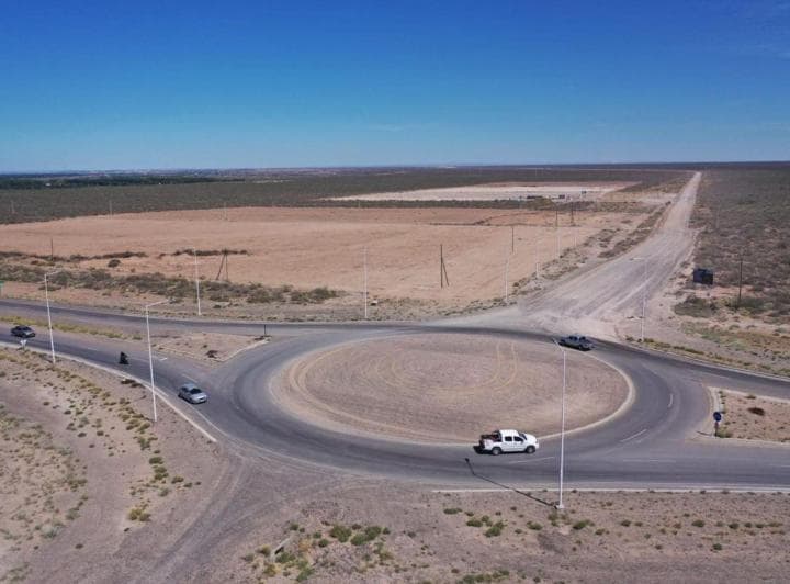 Alquilo Galpon 750 m² - Predio 20000 m² en Ruta del Petroleo - 3