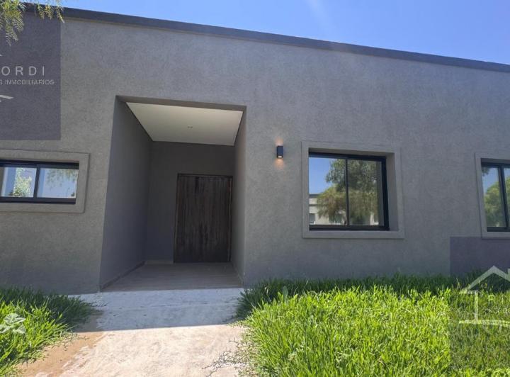 Casa en Venta en Barrio Privado San Ramiro, Pilar del Este. 1000 - 3