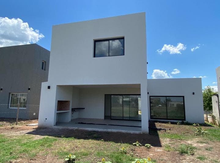 Casa Venta Barrio Santa Lucía Pilar del Este - 3