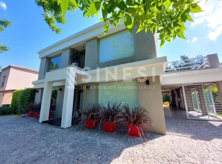 Casa 6 Ambientes - 350 m² Cubiertos - Los Jazmines - Pilar del Este - 2