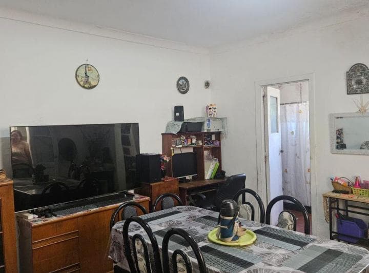 2 Departamentos en Block - 211 m - 77 m Cubiertos - 4 Dorm. - No Paga Expensas - 2