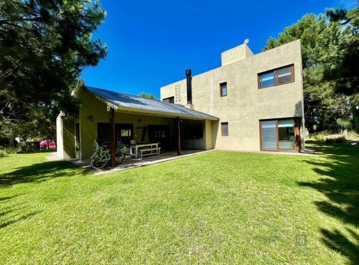Venta Casa 5 Ambientes Parque Cochera Parrilla en Costa Esmeralda - 2