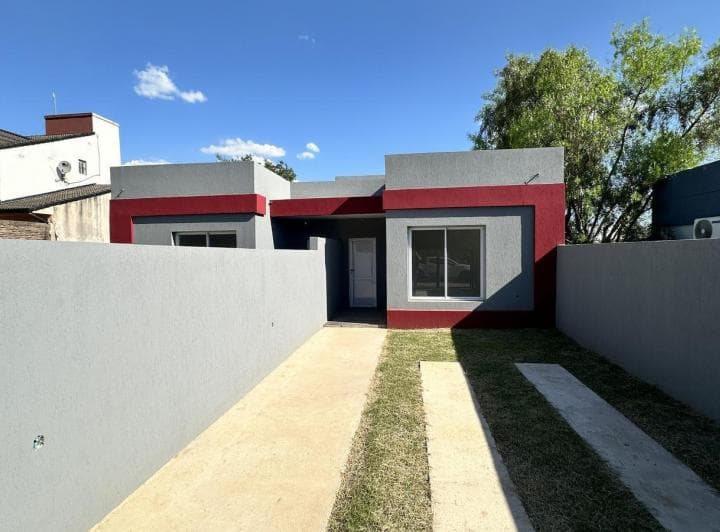 2 Casas a Estrenar en Calle Gaillard Entre Cabo Pereyra y Dominchin - 4