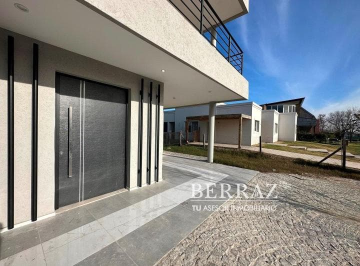 Casa Venta 6 Ambientes en Santa Guadalupe Pilar del Este 704 m² - 4