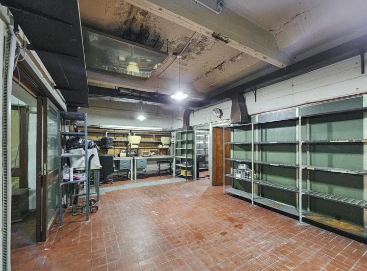 Oficina de Piso Exclusivo con Deposito con Ingreso por Cocheras - 5