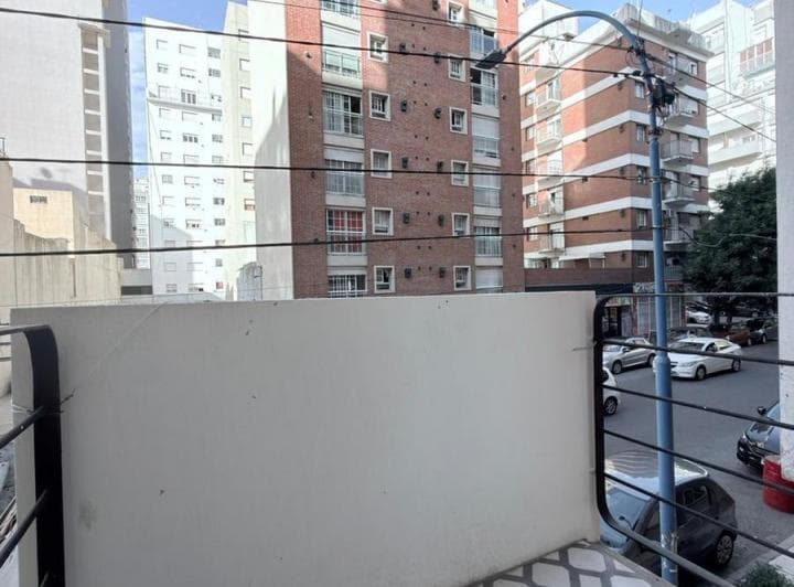 Departamento Dos Ambientes con Balcón a La Calle. Eléctrico - 2